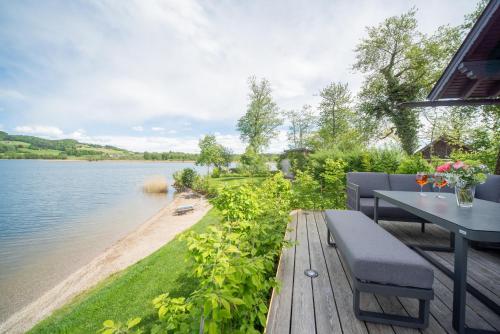 Hideaway Kraftplatz Chalet am See Mattsee Obertrum Urlaub am See Salzburger Seenland