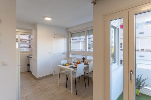Apartamento Torre Cervantes, moderno, luminoso, a 5 min de la Playa in 波里戈諾德聖伊西德羅