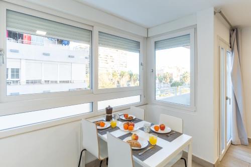 Apartamento Torre Cervantes, moderno, luminoso, a 5 min de la Playa in 波里戈諾德聖伊西德羅