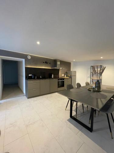 Charmante Maison 3 Chambres Plein Centre avec Parking Privé Gratuit gîte à louer Lorient