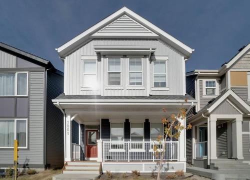 LovelyHome-Foosball-NearAirport-5 Queen Beds -Air conditioning