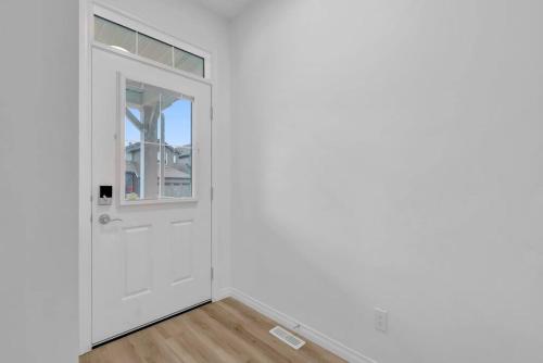 LovelyHome-Foosball-NearAirport-5 Queen Beds -Air conditioning