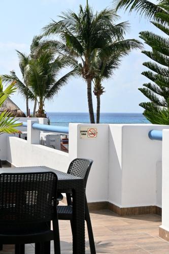 Pelicano Inn Playa del Carmen - Beachfront Hotel