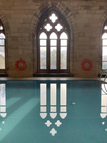 The Classrooms, Loch Ness Abbey - 142m2 Lifestyle & Heritage apartment - Pool & Spa - The Highland Club - Resort on lake shores