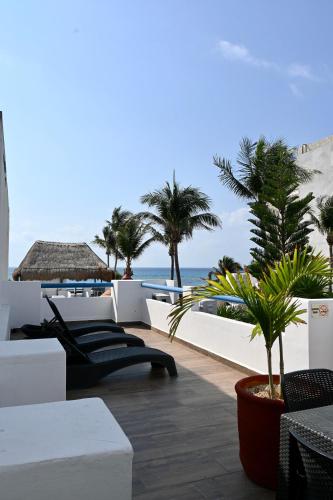 Pelicano Inn Playa del Carmen - Beachfront Hotel