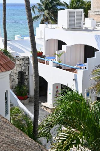 Pelicano Inn Playa del Carmen - Beachfront Hotel