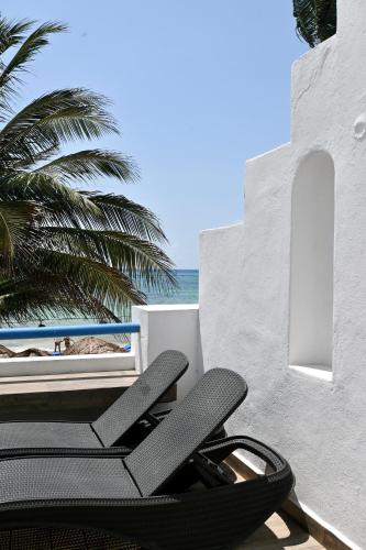 Pelicano Inn Playa del Carmen - Beachfront Hotel