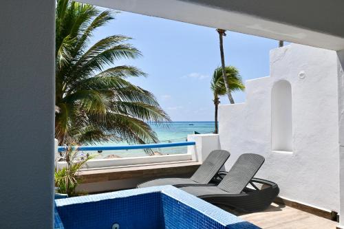 Pelicano Inn Playa del Carmen - Beachfront Hotel