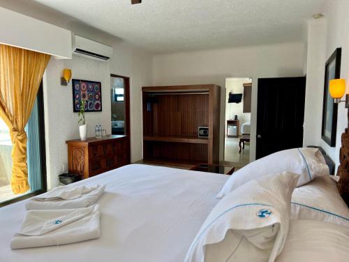 Pelicano Inn Playa del Carmen - Beachfront Hotel