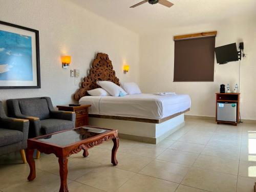 Pelicano Inn Playa del Carmen - Beachfront Hotel