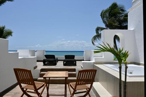 Pelicano Inn Playa del Carmen - Beachfront Hotel