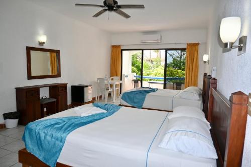 Pelicano Inn Playa del Carmen - Beachfront Hotel