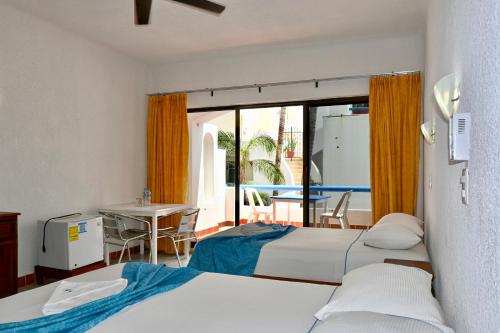 Pelicano Inn Playa del Carmen - Beachfront Hotel