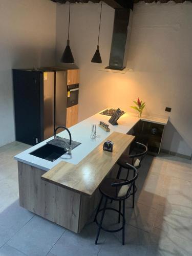 Konyha, EL ABRAZO in Turbo