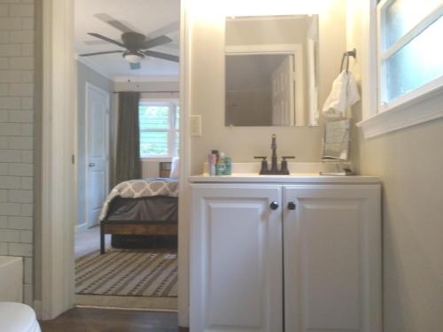 The Bungalow at Third Ave - Single Family Home in Atlanta, USA