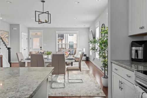 Richmond Gem, Free Parking, Quiet, Fenced,Walkable in Richmond, USA