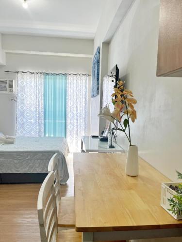 21st floor The Loop Condo Studio in Cagayan de Oro City Lucky 14 - Tap to explore photos