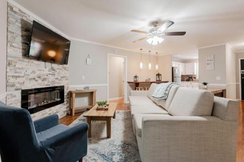 Dutch Creek Cottage- 10 mins to Lake Murray! in Irmo, Vereinigte Staaten von Amerika