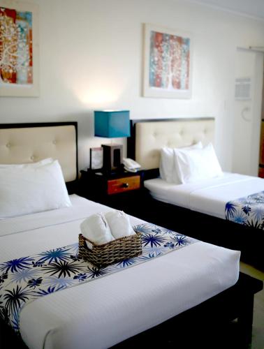2 twin beds