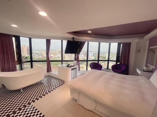 room detail thumbnail 1