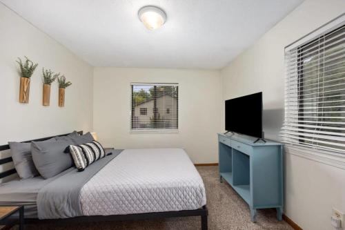 2 Bella Vista Cottages near Cannonsburg w Parking in Rockford, USA