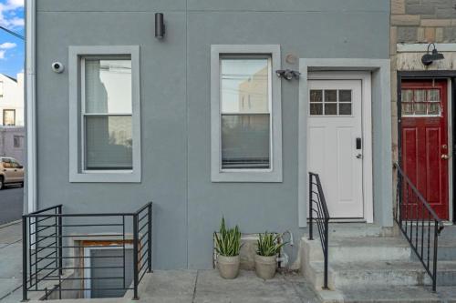 New Season Royals, Airport West