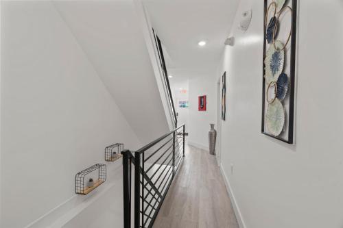 New Season Royals, Airport West