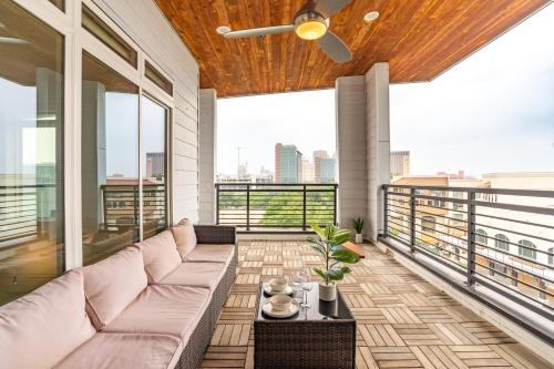RiverWalk PentHouse Oasis w/Free Parking Gym Pool near San Antonio Művészeti Múzeum