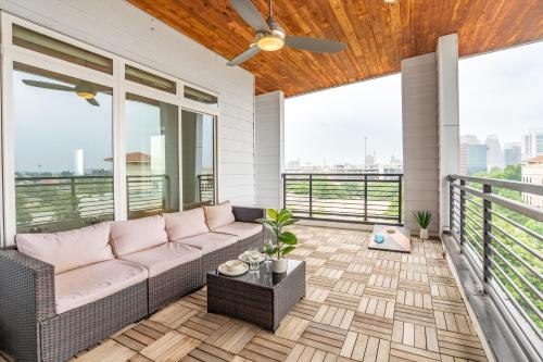 Erkély/terasz, RiverWalk PentHouse Oasis w/Free Parking Gym Pool near San Antonio Művészeti Múzeum