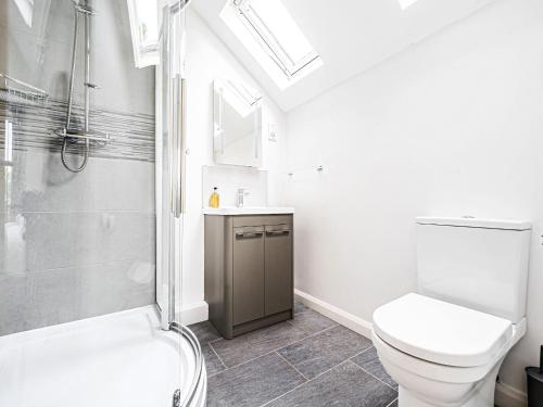 Hazel - Woodland Cottages - image 4