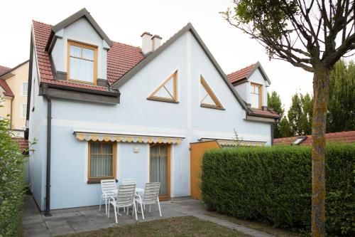 Entree, Greenhouse-Sonnengolf in Zsira