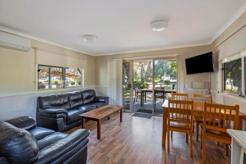 2 bedrooms, 3 beds