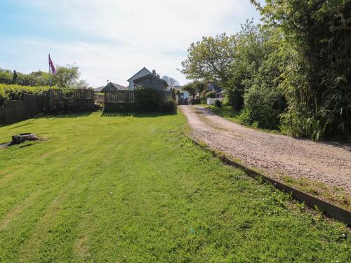 Toad Hall Cottage - image 9