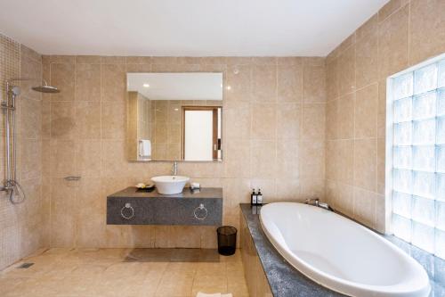 room detail thumbnail 2