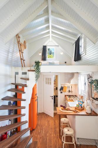 The Box House & Charming Private Tiny House & Pool