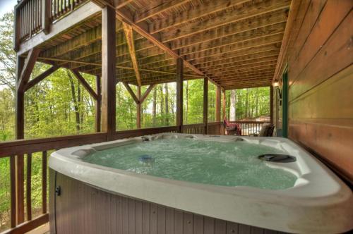 Deer Haven Bungalow in Ellijay, USA