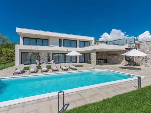 Modern holiday home in Novigrad with swimming pool