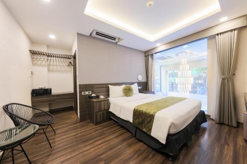 Double or twin room, city view