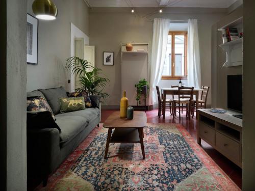 Charming & Authentic 1BR in Florence Historic Center, Near the Duomo, Florence