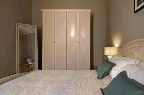 Charming & Authentic 1BR in Florence Historic Center Near the Duomo - image 2