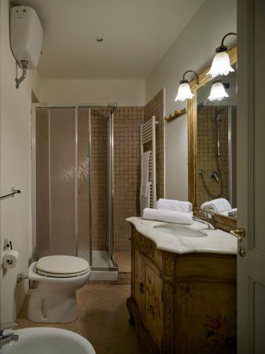 Charming & Authentic 1BR in Florence Historic Center Near the Duomo - image 5