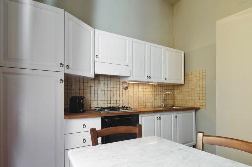 Charming & Authentic 1BR in Florence Historic Center Near the Duomo - image 14