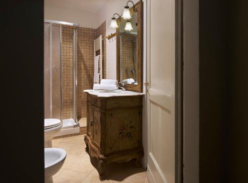 Pergola One Romantic Florentine Apt by Oteego - image 3