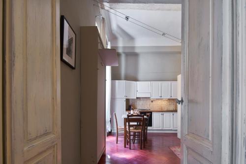 Pergola One Romantic Florentine Apt by Oteego - image 10