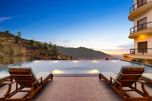 수영장, 레몬 트리 프리미어 부다닐칸타 카트만두 네팔 (Lemon Tree Premier Buddhanilkantha Kathmandu Nepal) in 카트만두