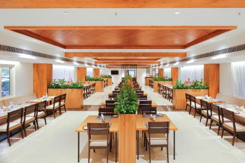 Restaurant, ICON GRAND HOTEL BY BHAGINI near Trust Chemists & Druggists
