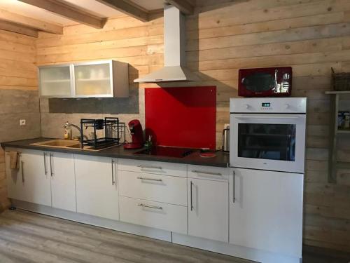 Chalet au milieu de la forêt avec lac à proximité (Chalet au milieu de la foret avec lac a proximite) in 阿斯塔福爾