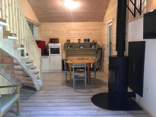 Chalet au milieu de la forêt avec lac à proximité (Chalet au milieu de la foret avec lac a proximite) in 阿斯塔福爾