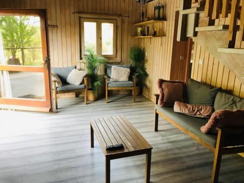 Chalet au milieu de la forêt avec lac à proximité (Chalet au milieu de la foret avec lac a proximite) in 阿斯塔福爾