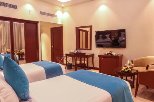 Twin Room with Sea View image 5